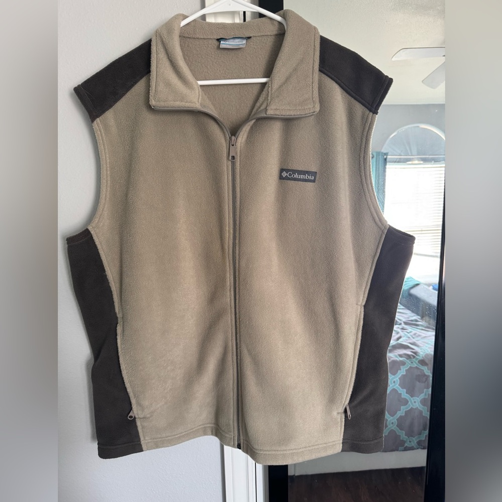 ❤️Columbia❤️ Men’s Steens Mountain Fleece Vest in Tusk/Buffalo color Size XL